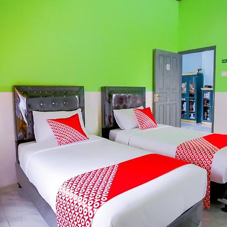 Oyo 2903 Putri Residence Syariah Bukittinggi Buitenkant foto