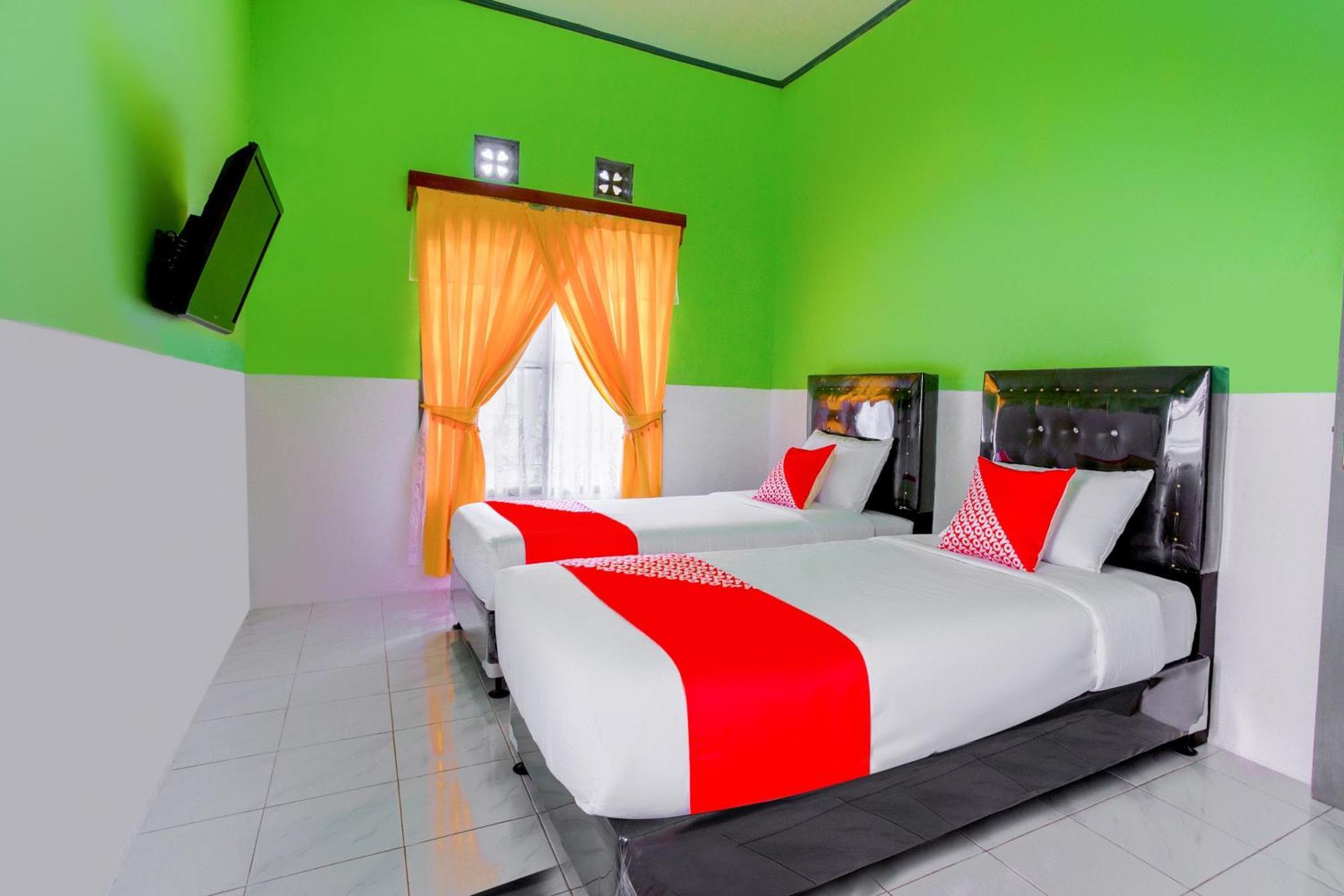 Oyo 2903 Putri Residence Syariah Bukittinggi Buitenkant foto