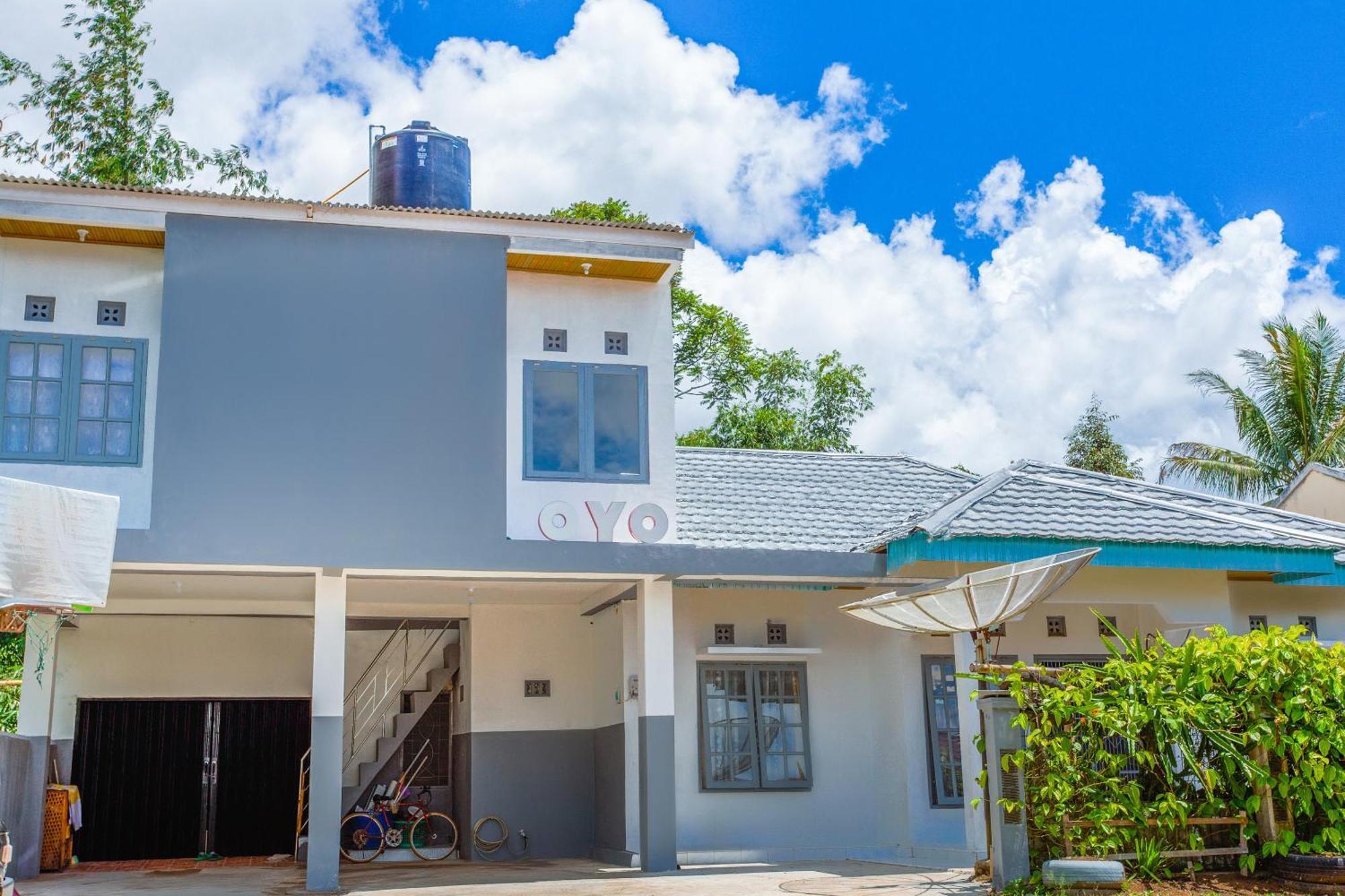 Oyo 2903 Putri Residence Syariah Bukittinggi Buitenkant foto
